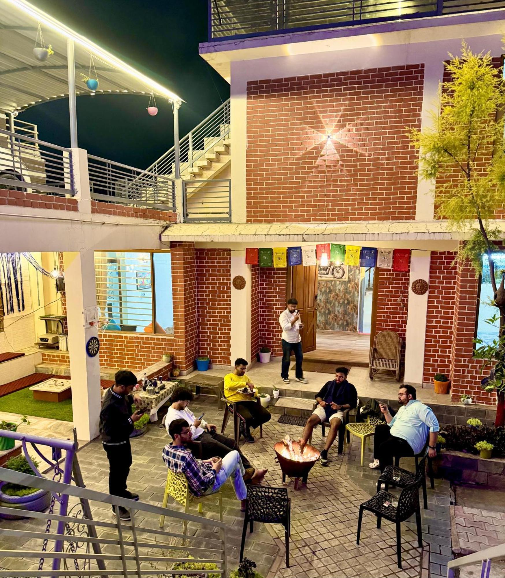 The Auriga 3Bhk Fully Entair Villa With Bonfire In Kasauli I Pvt Stay I Open Air Terrace I Kitchen Livingroom I Lawn Bonfire I Gaming Zone Exterior foto