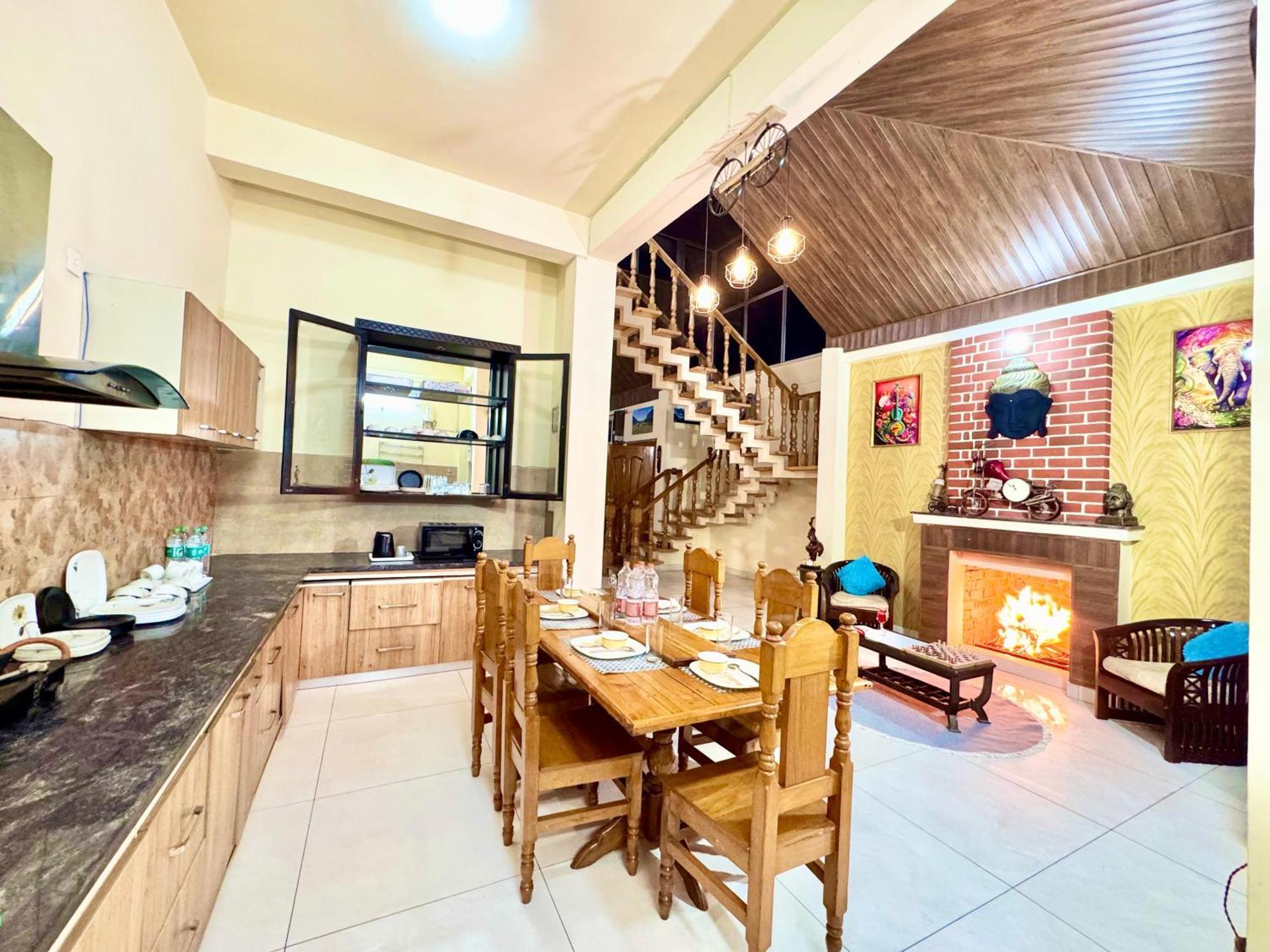 The Auriga 3Bhk Fully Entair Villa With Bonfire In Kasauli I Pvt Stay I Open Air Terrace I Kitchen Livingroom I Lawn Bonfire I Gaming Zone Exterior foto
